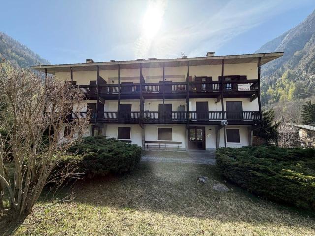 Appartamento in vendita a Antey Saint André, Aosta