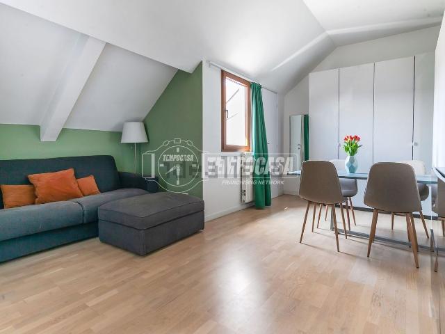 Appartamento in vendita a Municipio 9, Milano