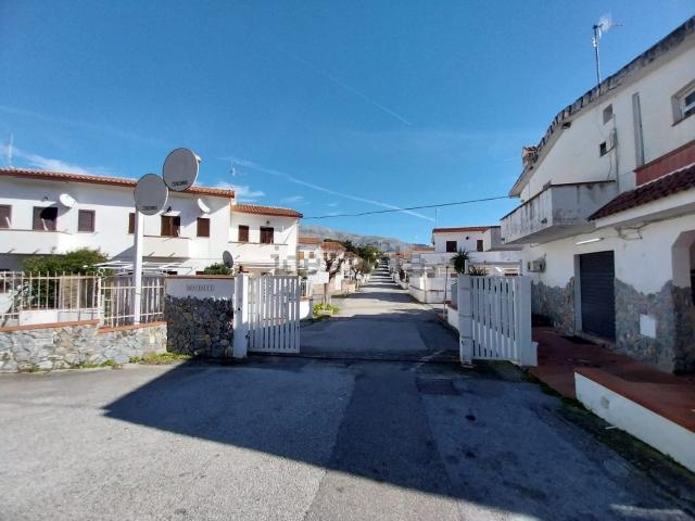 Appartamento in vendita a La Petrosa, Calabria