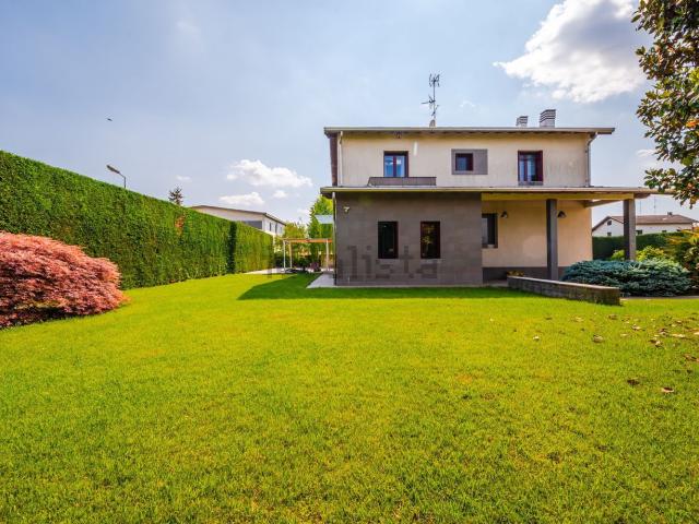 Appartamento in vendita a Robecco Sul Naviglio, Lombardia