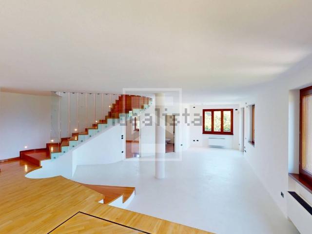 Attico in vendita a Desenzano Del Garda, Brescia