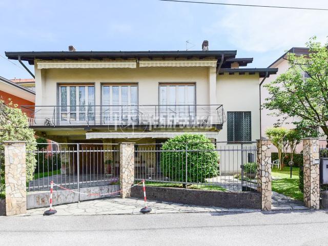 Appartamento in vendita a Carpesino, Erba