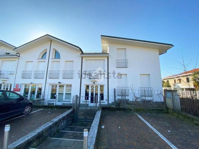 Appartamento in vendita a Samarate, Lombardia