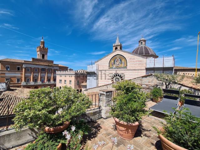 Attico in vendita a Foligno, Umbria