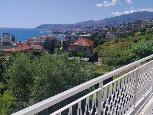 Appartamento in vendita a Poggio di Sanremo, San Remo