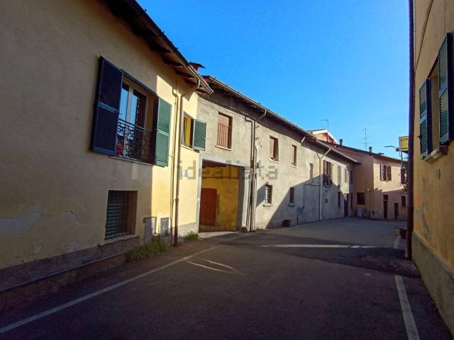 Appartamento in vendita a Montano Lucino, Lombardia