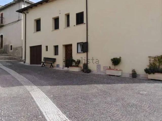 Appartamento in vendita a Barisciano, Abruzzo
