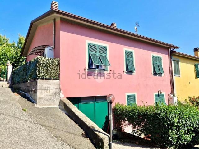 Appartamento in vendita a Follo, Liguria