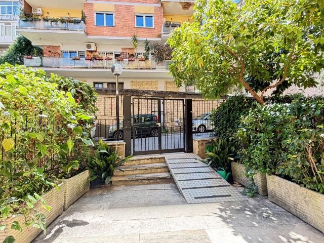 Appartamento in vendita a Municipio Roma XV, Roma Capitale