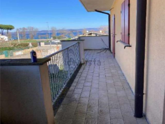Appartamento in vendita a Capodimonte, Lazio