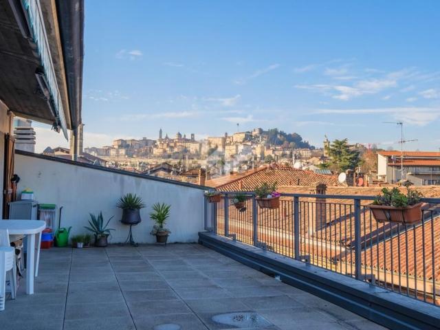 Attico in vendita a Borgo Palazzo, Bergamo