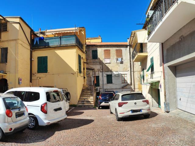 Appartamento in vendita a Imperia, Liguria