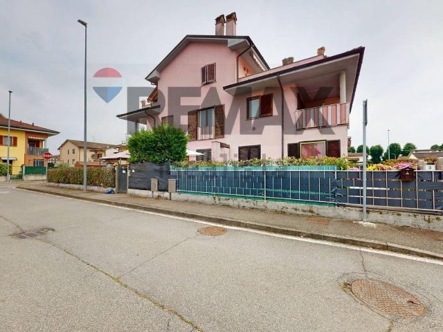 Appartamento in vendita a Castiraga Vidardo, Lombardia