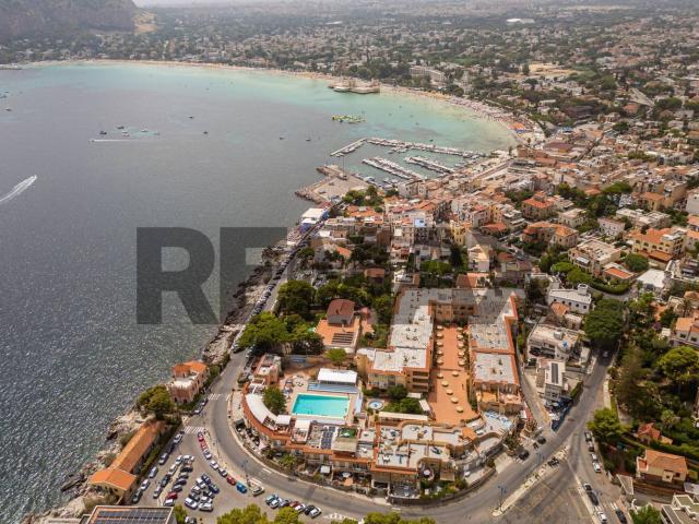 Appartamento in vendita a Mondello, Palermo