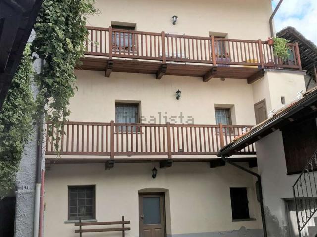 Appartamento in vendita a Challand-Saint-Victor Capoluogo - Ville, Challand Saint Victor