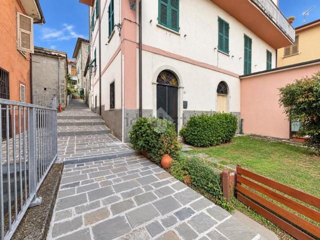 Appartamento in vendita a Follo, Liguria