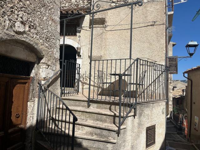 Appartamento in vendita a Castel Del Monte, Abruzzo