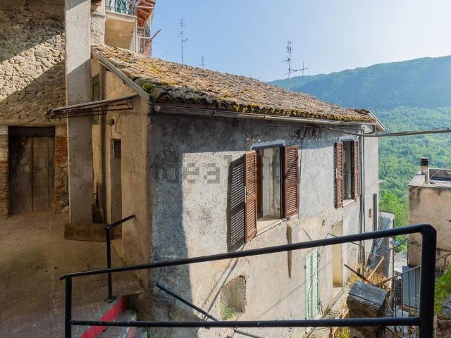 Appartamento in vendita a Turania, Lazio