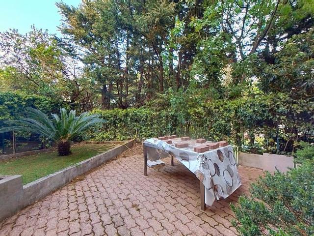 Appartamento in vendita a Pineta di Arenzano, Arenzano