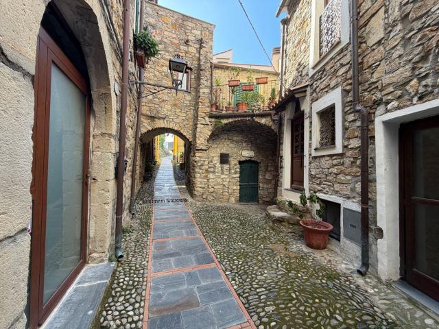 Appartamento in vendita a Cipressa, Liguria