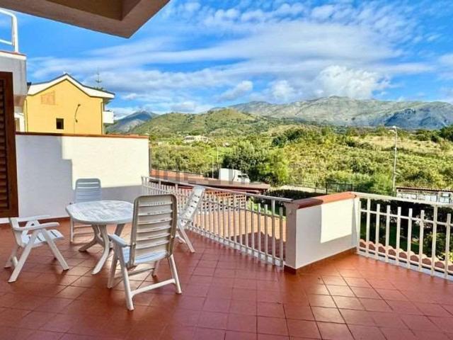 Appartamento in vendita a La Petrosa, Calabria