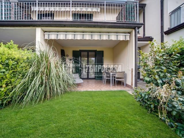Appartamento in vendita a Angera, Lombardia