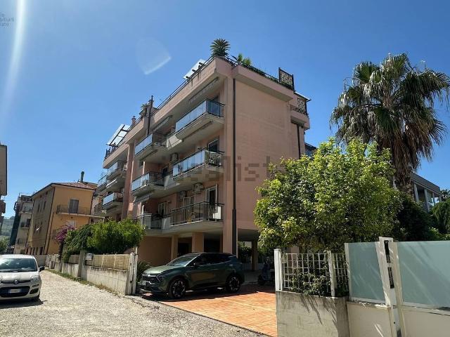 Appartamento in vendita a Marina di sotto, Marche