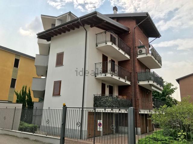 Appartamento in vendita a Bareggio, Lombardia