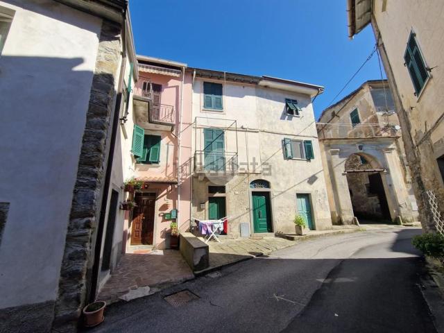 Appartamento in vendita a Riccò Del Golfo, Liguria