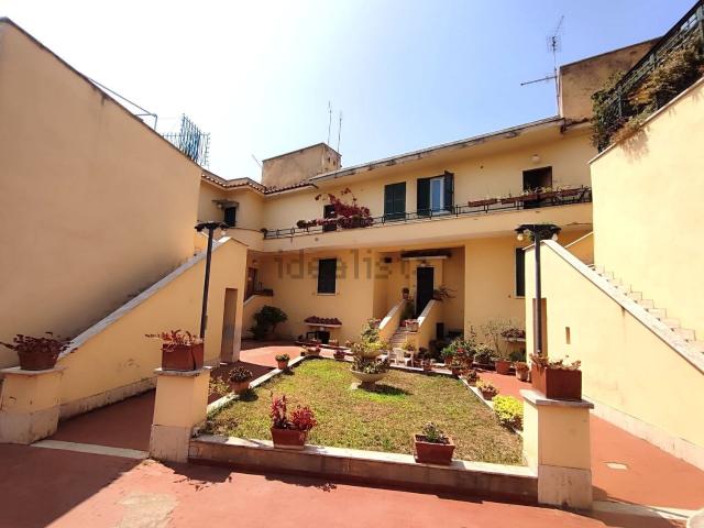 Attico in vendita a Appio Claudio, Roma