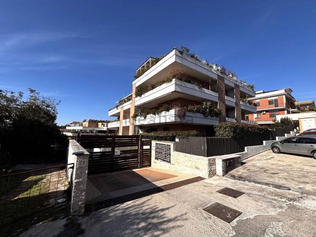 Appartamento in vendita a Casale Prima Porta, Roma Capitale