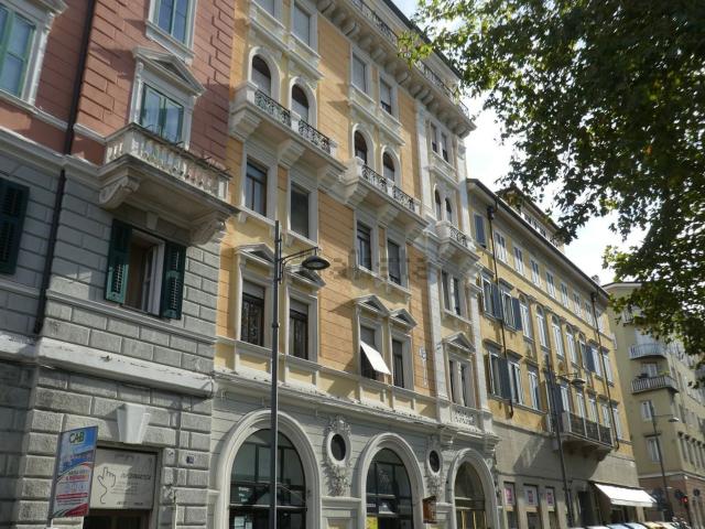 Appartamento in vendita a Barriera Vecchia, Trieste