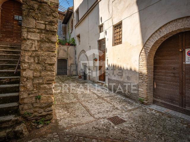Appartamento in vendita a Spoleto, Umbria