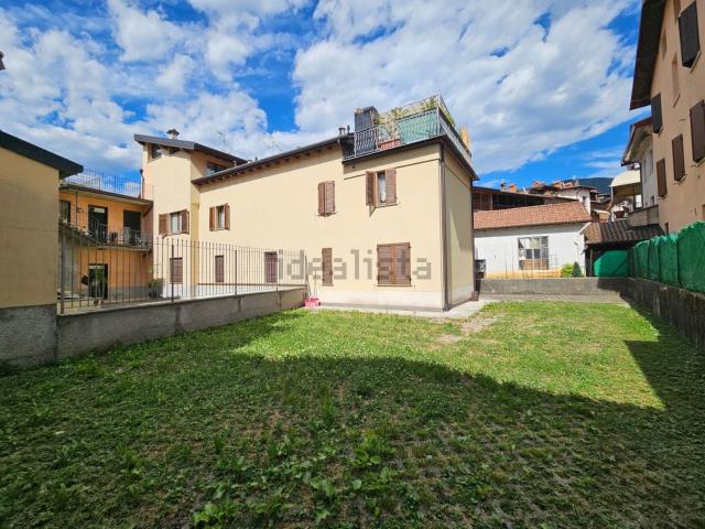 Appartamento in vendita a Leffe, Lombardia