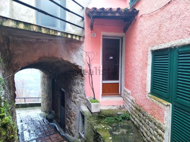 Appartamento in vendita a Follo Alto, Follo