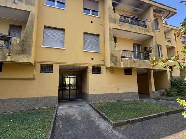 Appartamento in vendita a Azzate, Lombardia