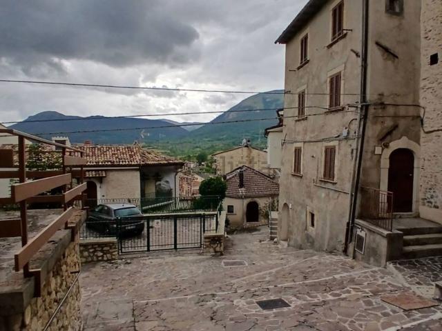 Appartamento in vendita a Rocca Di Mezzo, Abruzzo