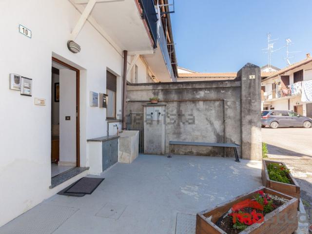 Appartamento in vendita a Locate Varesino, Lombardia