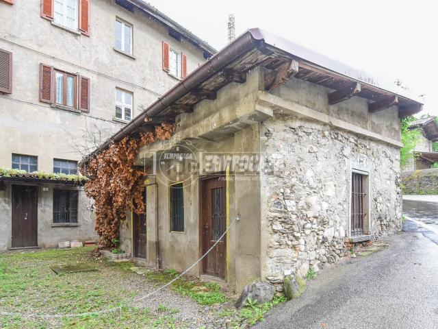 Appartamento in vendita a Lezza, Ponte Lambro
