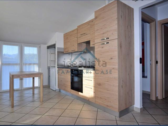 Appartamento in vendita a Azzate, Lombardia
