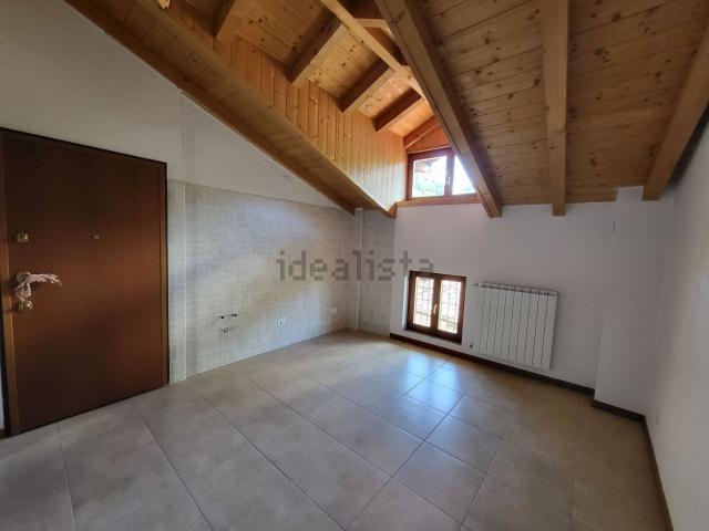 Appartamento in vendita a Barni, Lombardia