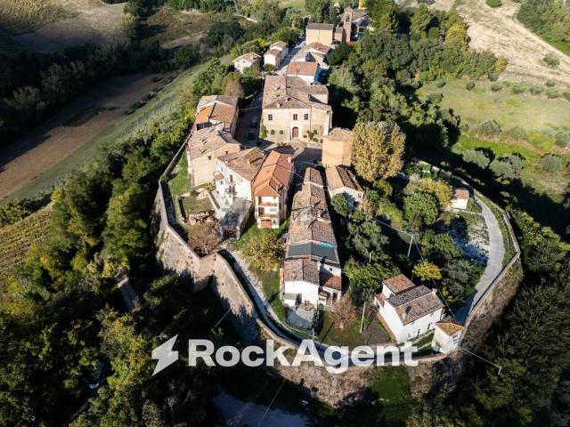 Appartamento in vendita a Terre Roveresche, Marche