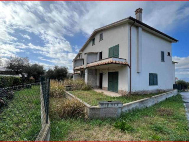 Appartamento in vendita a Fara Sabina, Rieti