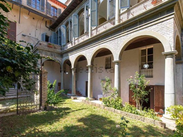 Appartamento in vendita a Quartiere Mercatale, Marche