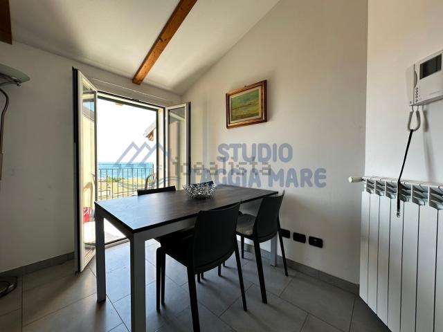 Appartamento in vendita a Riva Ligure, Liguria