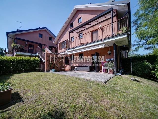 Appartamento in vendita a Ferno, Lombardia