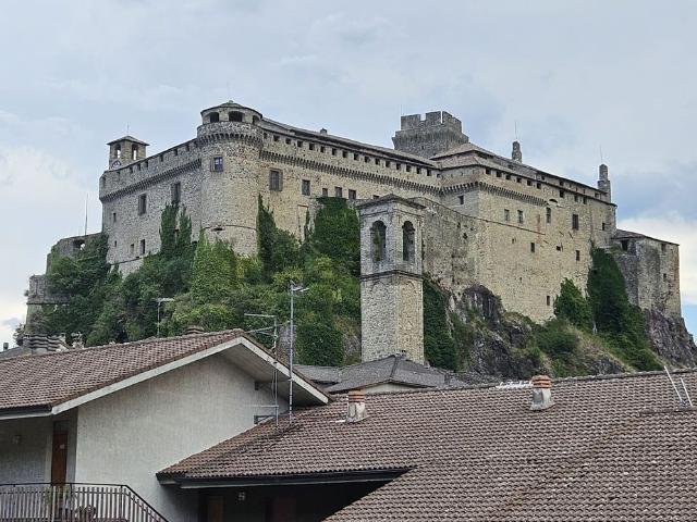 Appartamento in vendita a Bardi, Parma