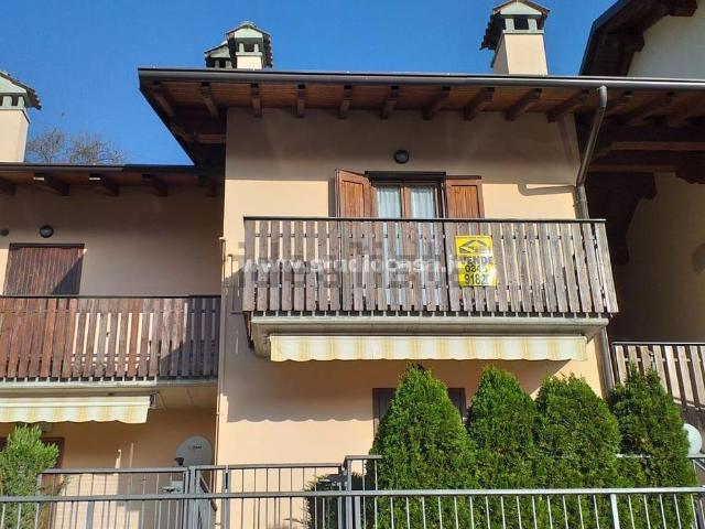 Appartamento in vendita a Comunità Montana della Valle Brembana, Dossena