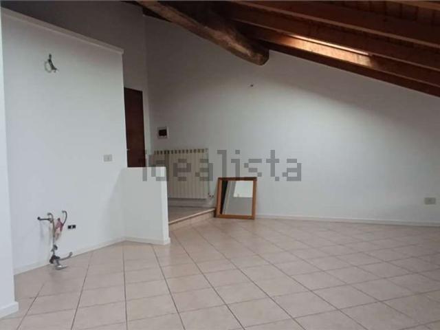 Appartamento in vendita a Dolzago, Lombardia