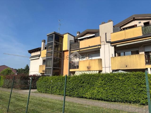 Appartamento in vendita a Limbiate, Lombardia